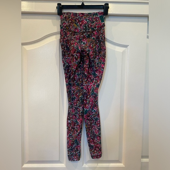 Lululemon Run Swift Speed High-Floral Electric Multi Rise
Leggings size 2 - Picture 2 of 10